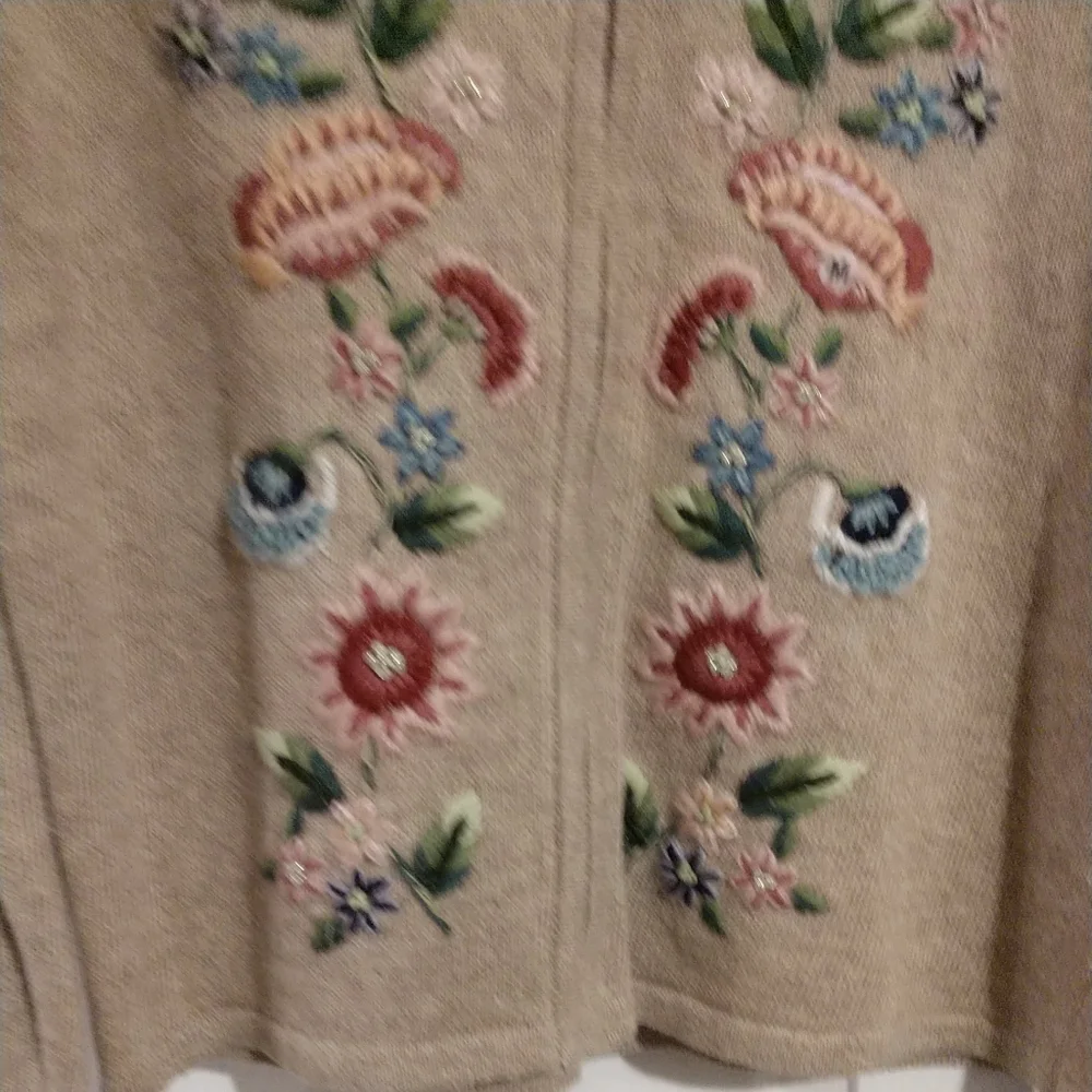 SOLD Vintage 🆕 Tiara International Embroidered Cardigan Sweater Zipper Front - Picture 7 of 11